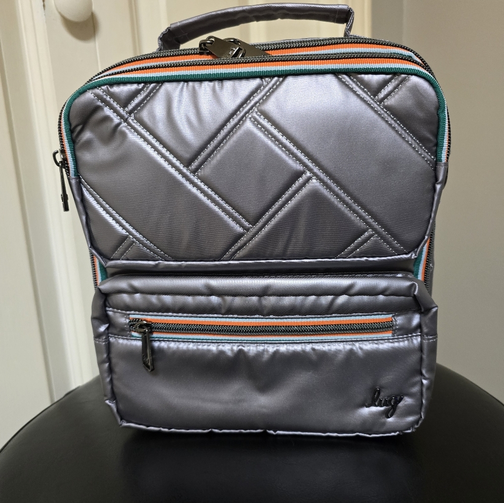 New Lug Medium Cargo Crossbody Wrangler - Color: Metallic Pearl